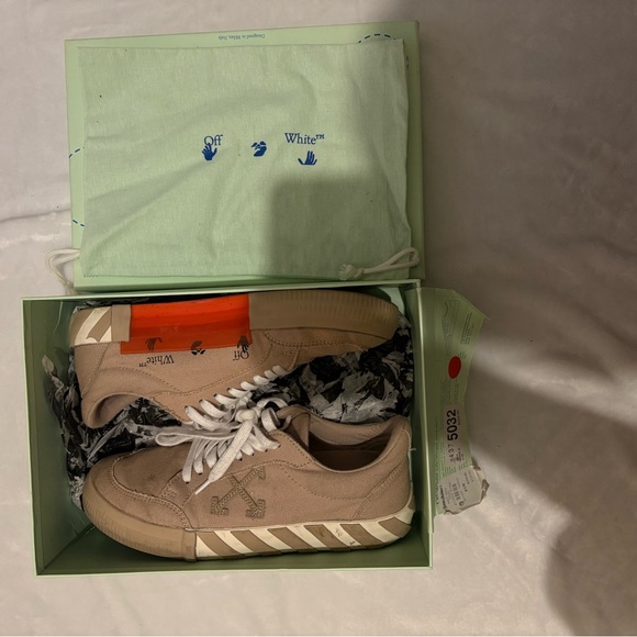 Off white shoes - Picture 4 of 4